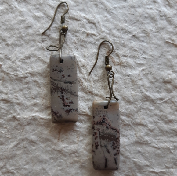 A "lot" of 3 pairs of pierced earrings. - Picture 2 of 4